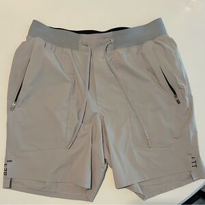 Lululemon men’s license to train 7” shorts medium